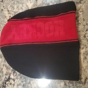 👣Black/Red Hockey Hat